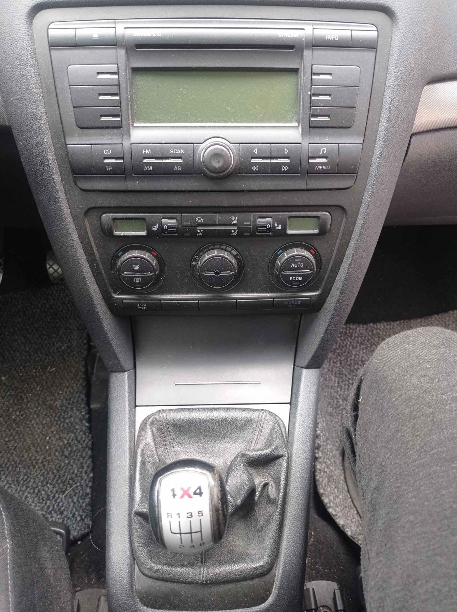 Skoda Octavia 2.0FSI 4x4, снимка 12 - Автомобили и джипове - 53537929