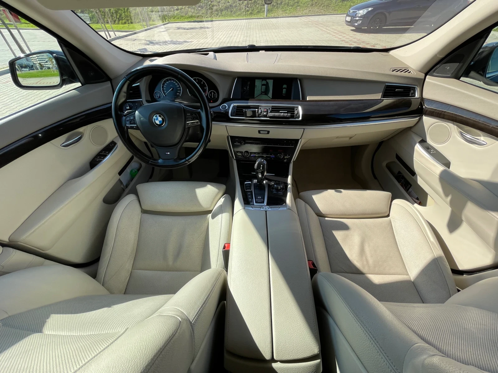 BMW 535 535d xDrive/ОБДУХВАНЕ/DISTRONIC/HEAD-UP - изображение 9