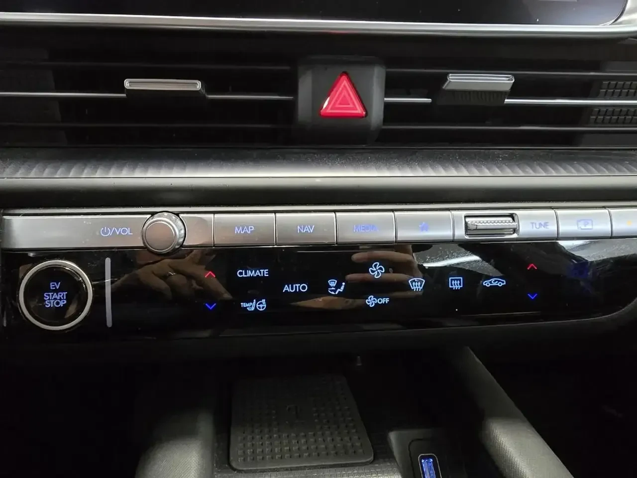 Hyundai Ioniq 6 PREFFERED * LONG RANGE * CAM * LANE ASSIST | Mobile.bg   11