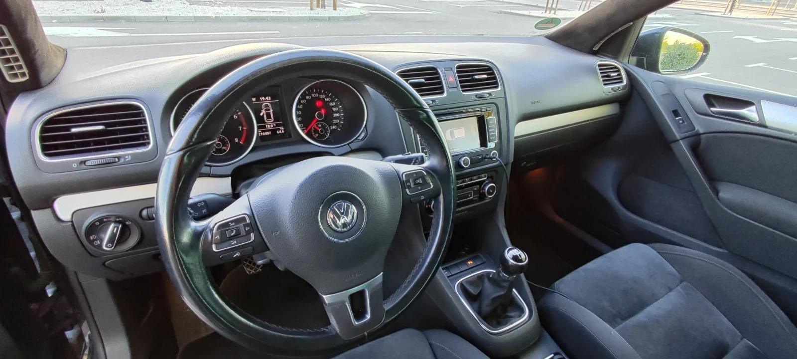 VW Golf 1.4Т, снимка 10 - Автомобили и джипове - 53942440