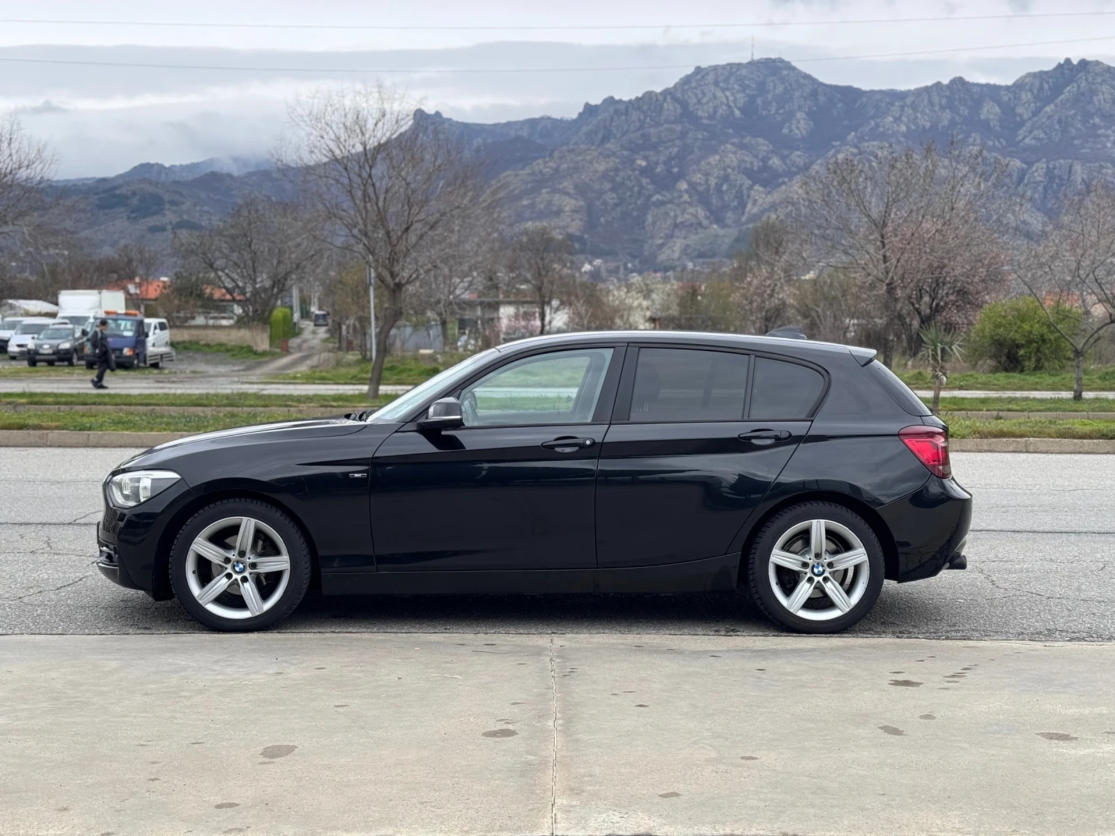 BMW 116 d Sport * 8ZF* Кожа* НАВИ* , снимка 2 - Автомобили и джипове - 54030245