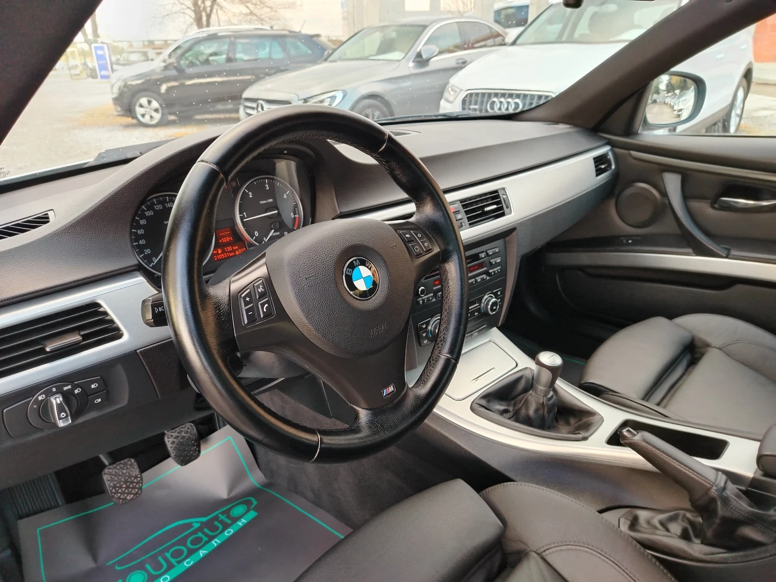 BMW 320 2.0d-184к.с/M-PAKET/КОЖА/ПАРКТРОНИК!!! , снимка 10 - Автомобили и джипове - 54283743