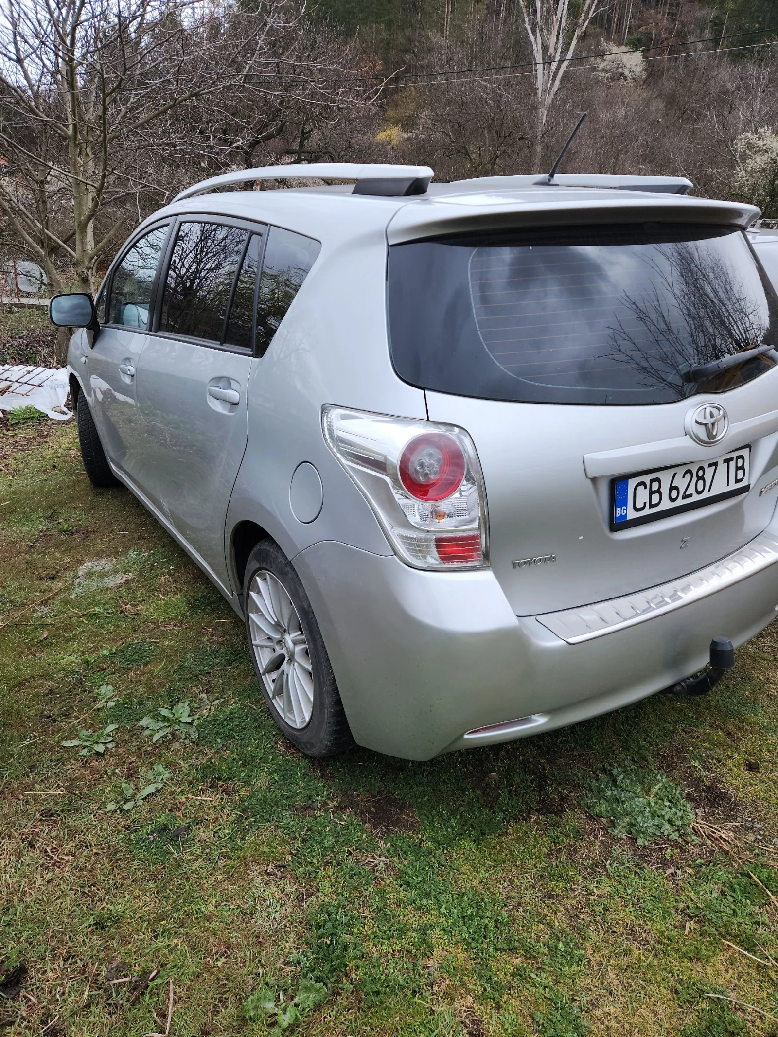 Toyota Corolla verso Verso sport  с 2 места ( товарна), снимка 3 - Автомобили и джипове - 54640384