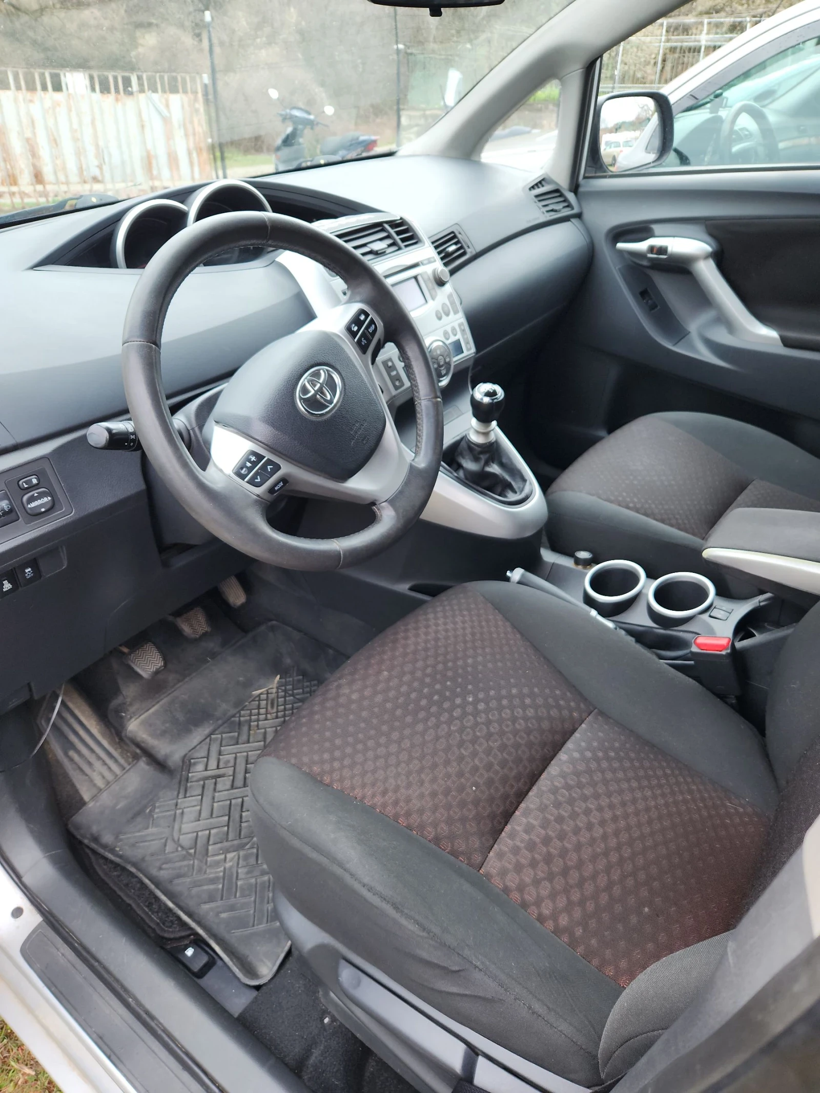 Toyota Corolla verso Verso sport  с 2 места ( товарна), снимка 6 - Автомобили и джипове - 54640384