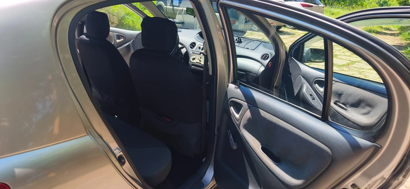 Toyota Yaris, снимка 9 - Автомобили и джипове - 54804303