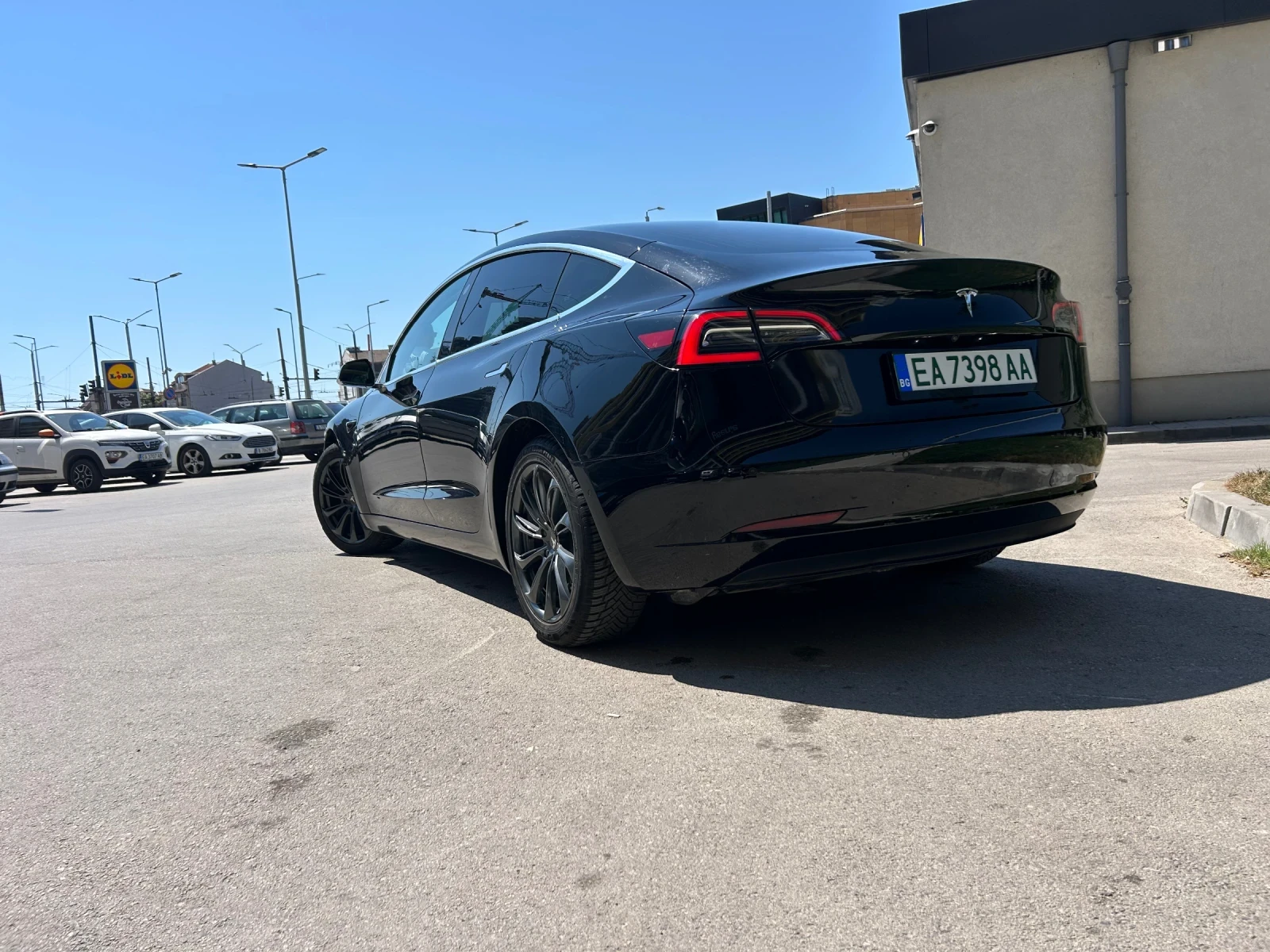 Tesla Model 3 STANDART RANGE PLUS Европейска в ГАРАНЦИЯ, снимка 3 - Автомобили и джипове - 55102576