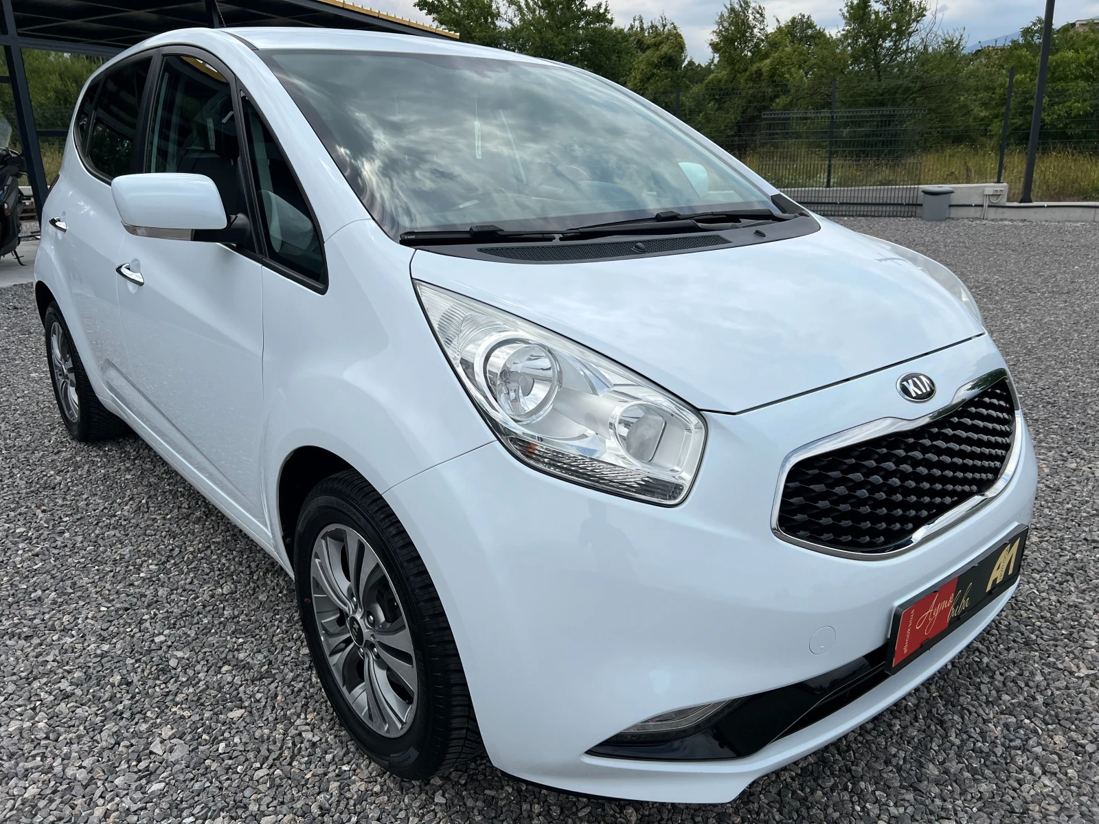 Kia Venga 1.6i 125k.c./АВТОМАТИК/EURO 6/PDC/TОП СЪСТОЯНИЕ/, снимка 7 - Автомобили и джипове - 55404769