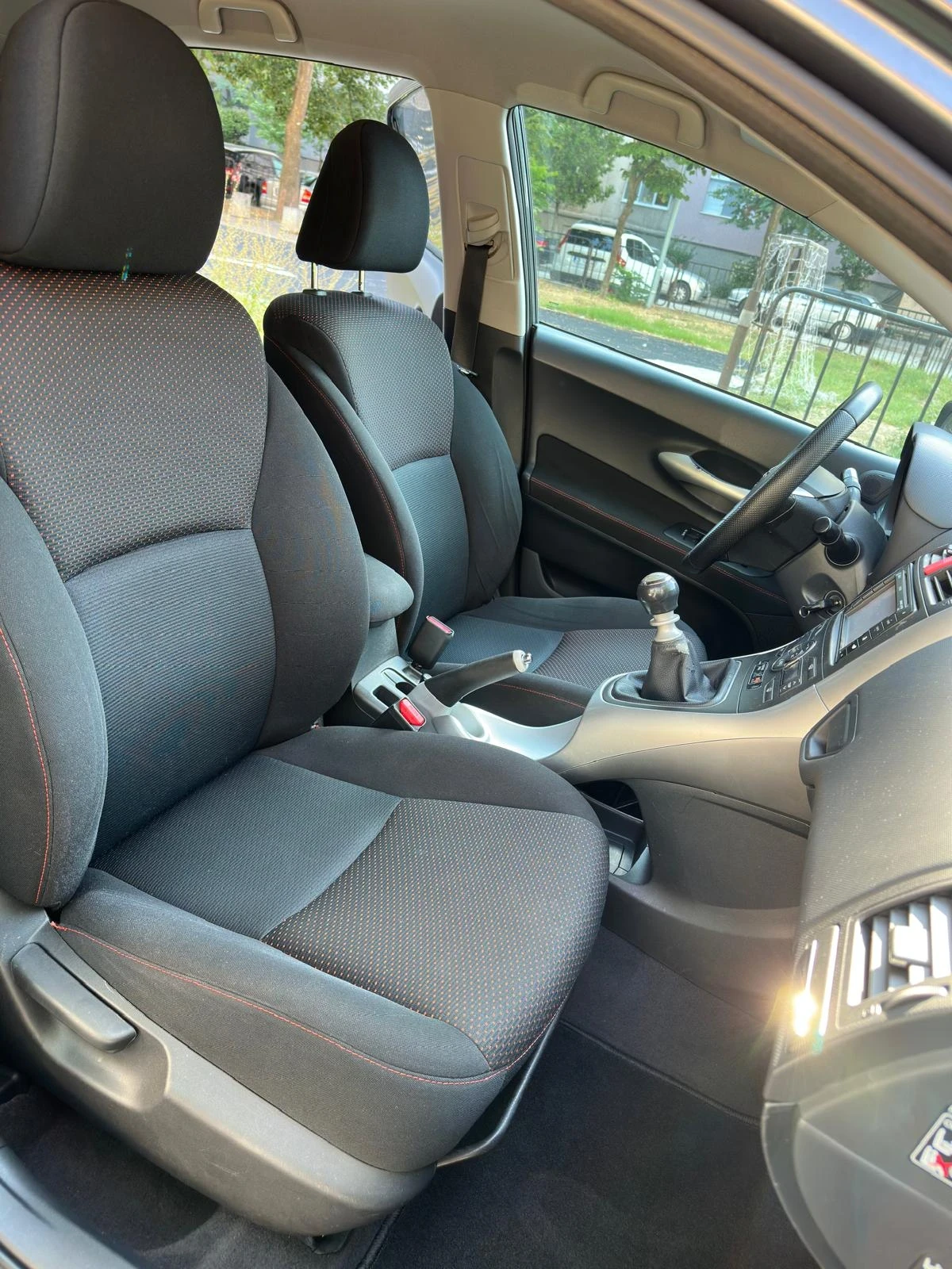 Toyota Auris 1.6i Климатроник/Навигация/ECO Mode, снимка 13 - Автомобили и джипове - 55728062