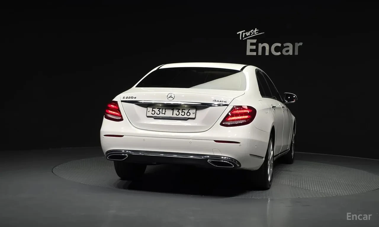 Mercedes-Benz E 220 * E220d 4MATIC Exclusive * ЦЕНА ДО БГ, снимка 4 - Автомобили и джипове - 55951455