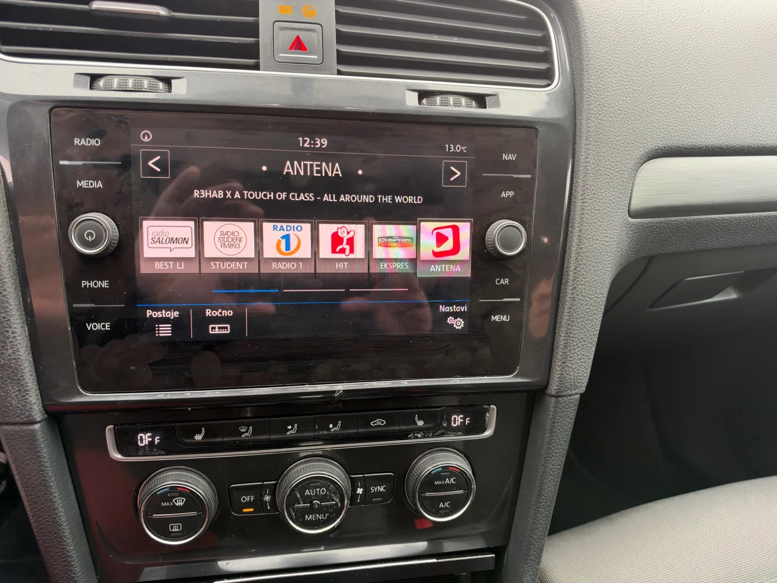 VW Golf 1.6TDI DSG, снимка 12 - Автомобили и джипове - 56642170