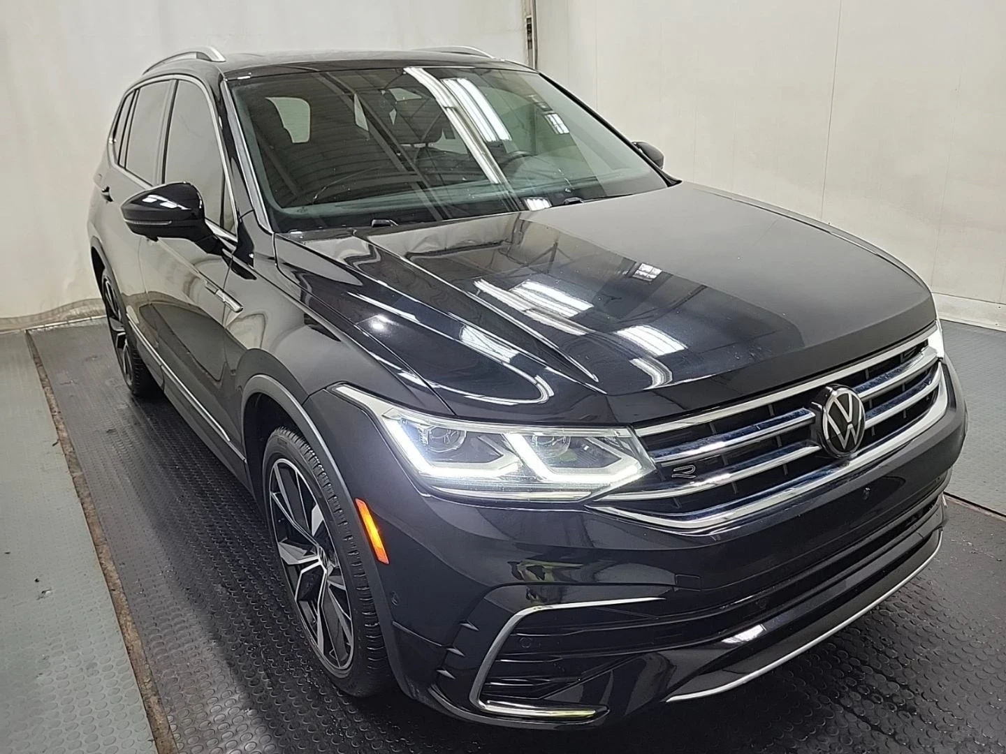 VW Tiguan Highline R-line* Обдух* Пано* Подгрев - изображение 2