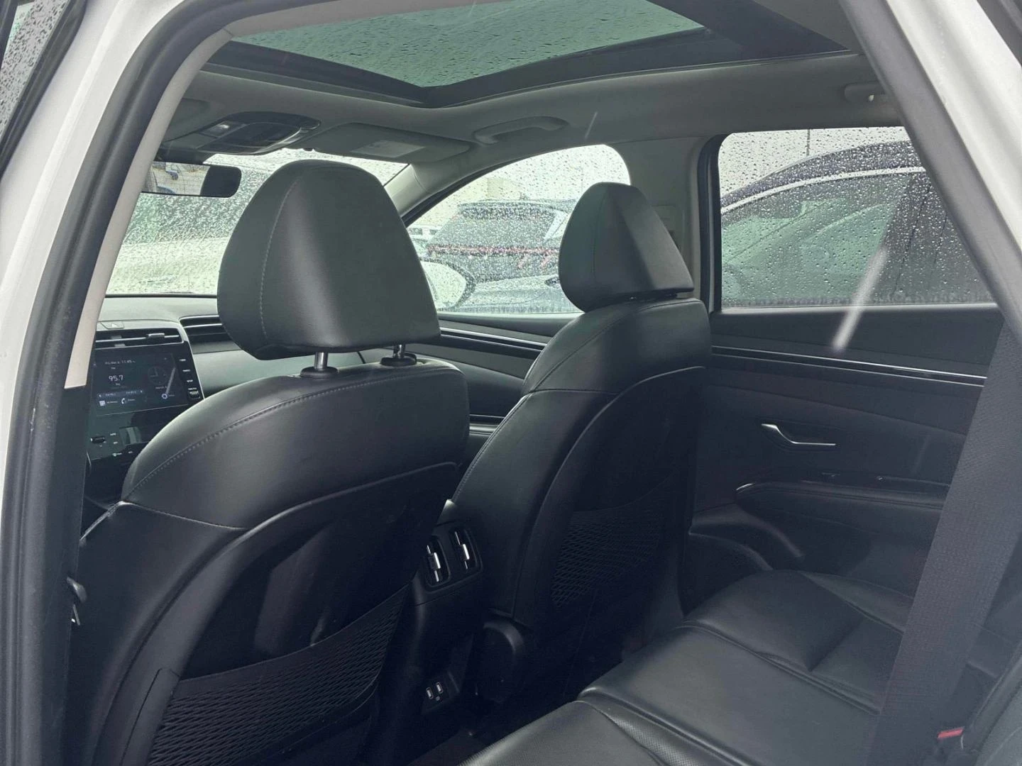 Hyundai Tucson URBAN EDITION* Pano* Back cam* Обдух* Подгрев* , снимка 9 - Автомобили и джипове - 54113025