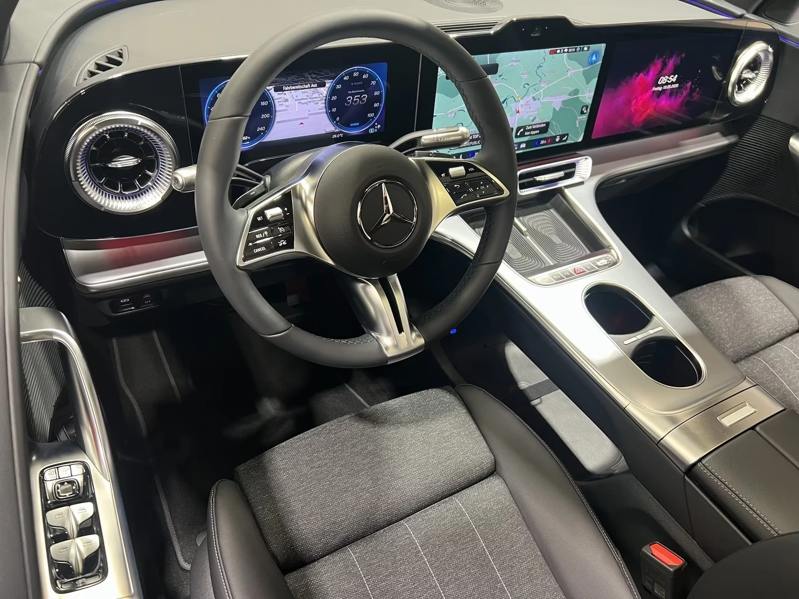 Mercedes-Benz GLC 400 EQ 4M SKY-CONTROL 360-CAM DISTRONIC SUPERSCREEN, снимка 12 - Автомобили и джипове - 55061102
