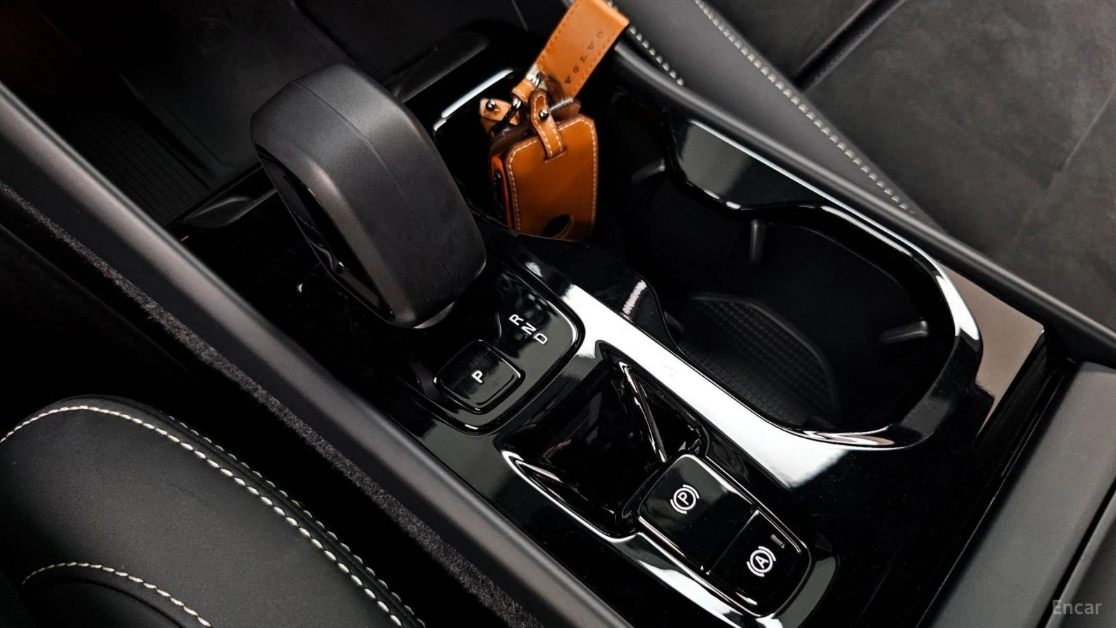 Volvo XC40 B4 Black Edition* КОЖА* НАВИ* ПАНО* 360, снимка 12 - Автомобили и джипове - 55466439