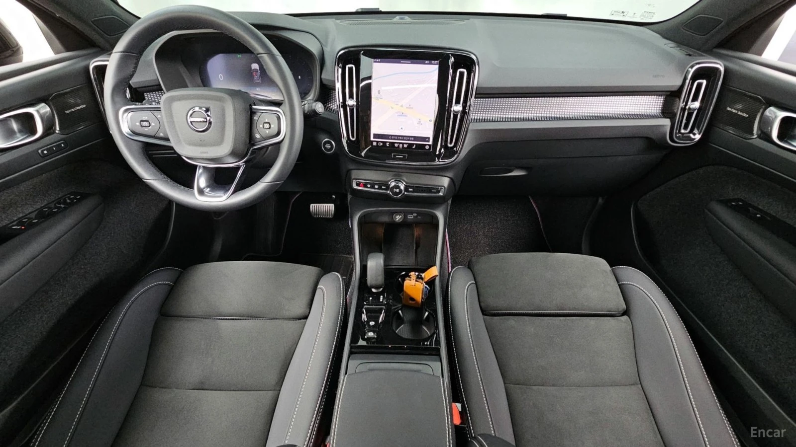 Volvo XC40 B4 Black Edition* КОЖА* НАВИ* ПАНО* 360, снимка 7 - Автомобили и джипове - 55466439