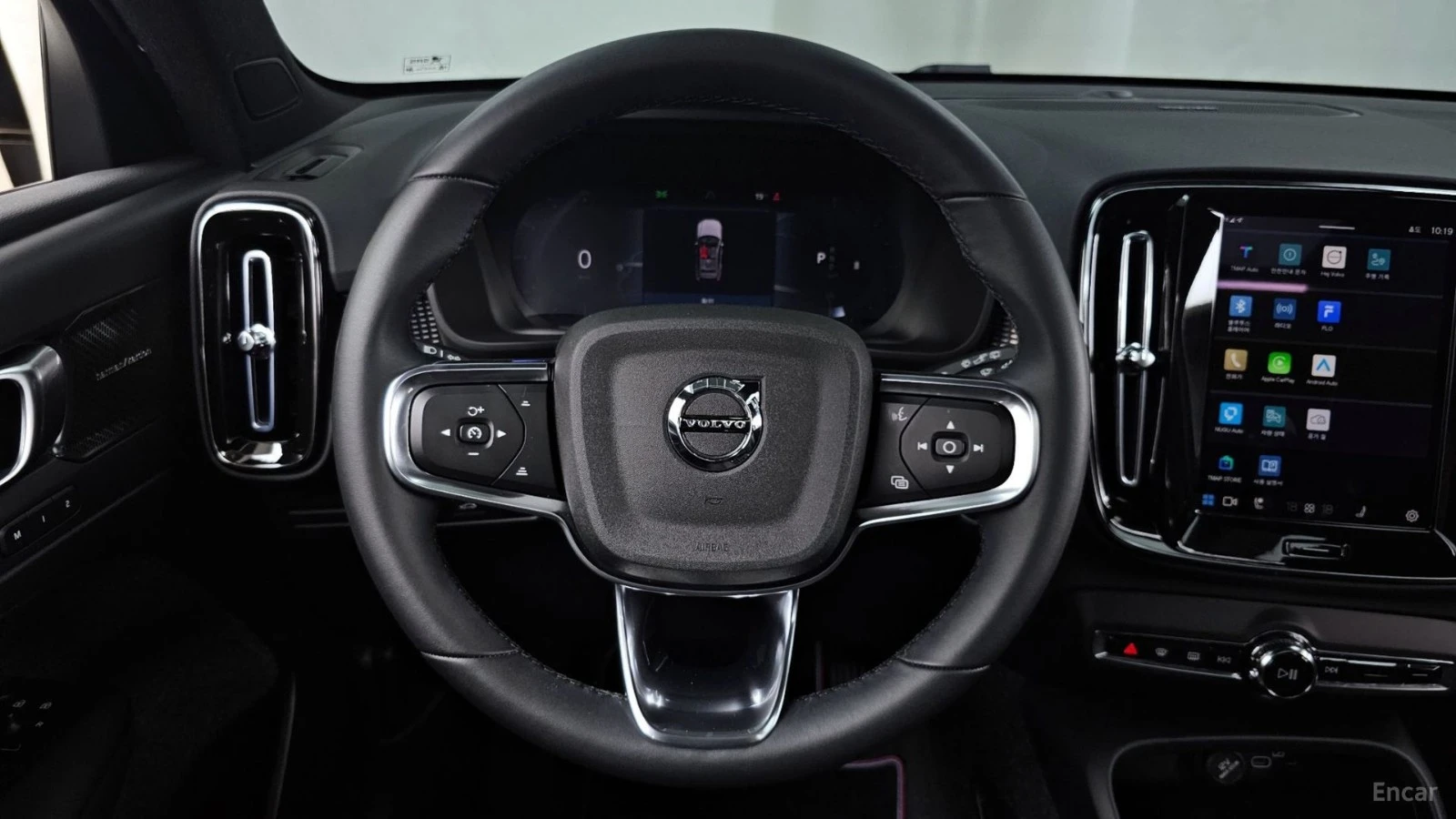 Volvo XC40 B4 Black Edition* КОЖА* НАВИ* ПАНО* 360, снимка 13 - Автомобили и джипове - 55466439