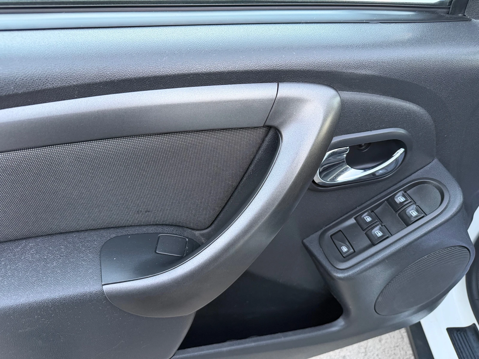 Dacia Duster 1.5 DCI 4X4, снимка 15 - Автомобили и джипове - 56607809