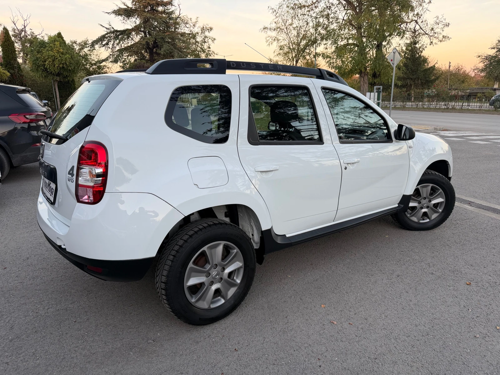 Dacia Duster 1.5 DCI 4X4, снимка 4 - Автомобили и джипове - 56607809