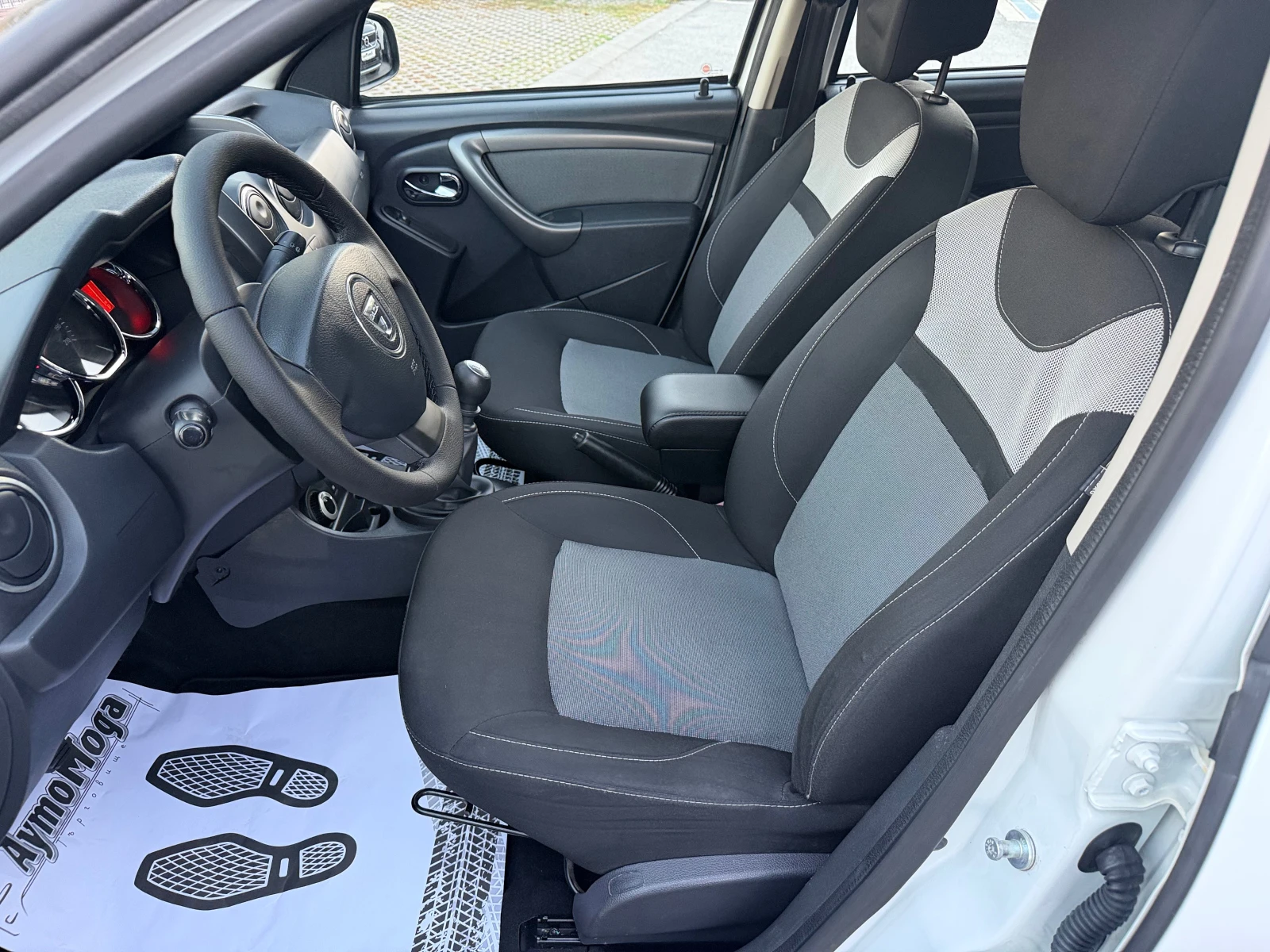 Dacia Duster 1.5 DCI 4X4, снимка 9 - Автомобили и джипове - 56607809