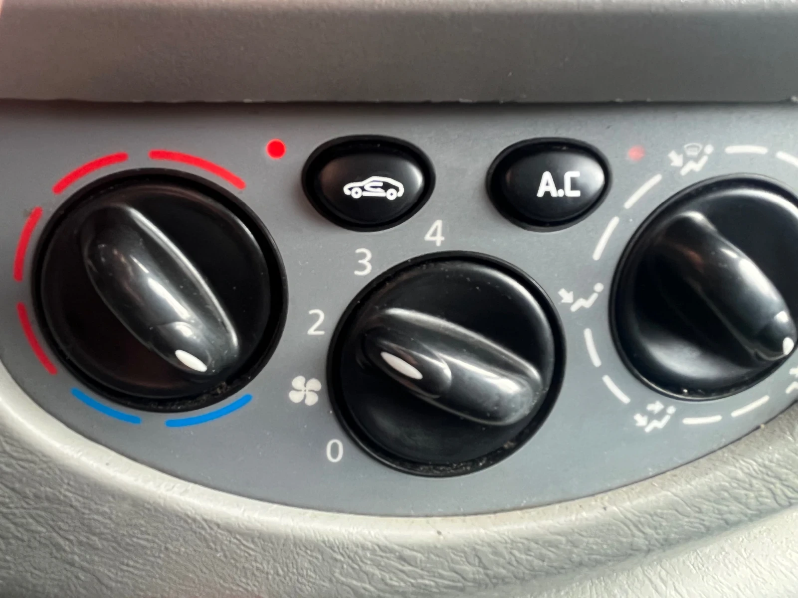 Renault Trafic 2.0DCI 8+ 1МЕСТА КЛИМАТИК, снимка 10 - Бусове и автобуси - 55129981