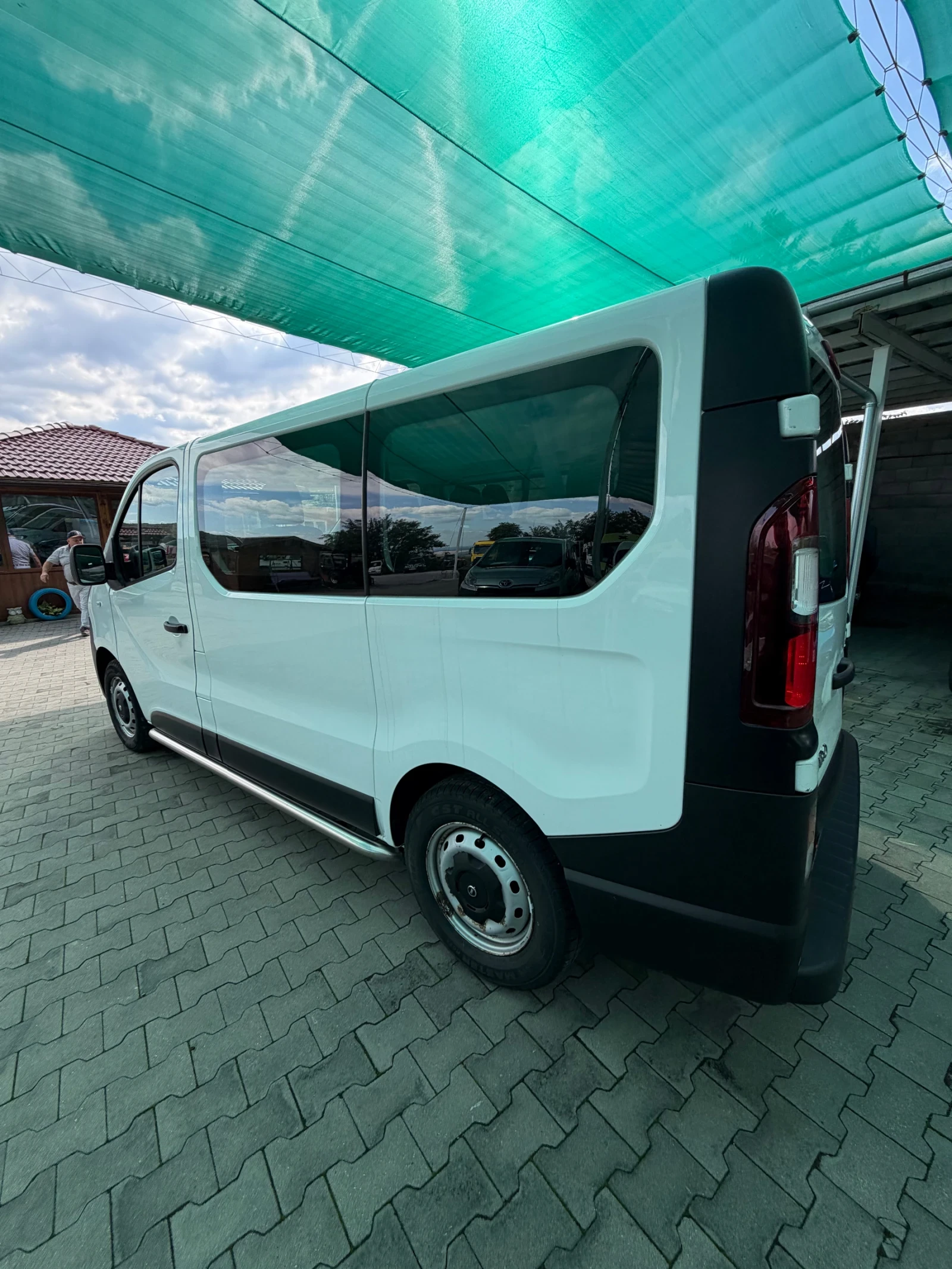 Opel Vivaro 1.6 CDTI EcoFlex 9 местен , снимка 8 - Бусове и автобуси - 56256090