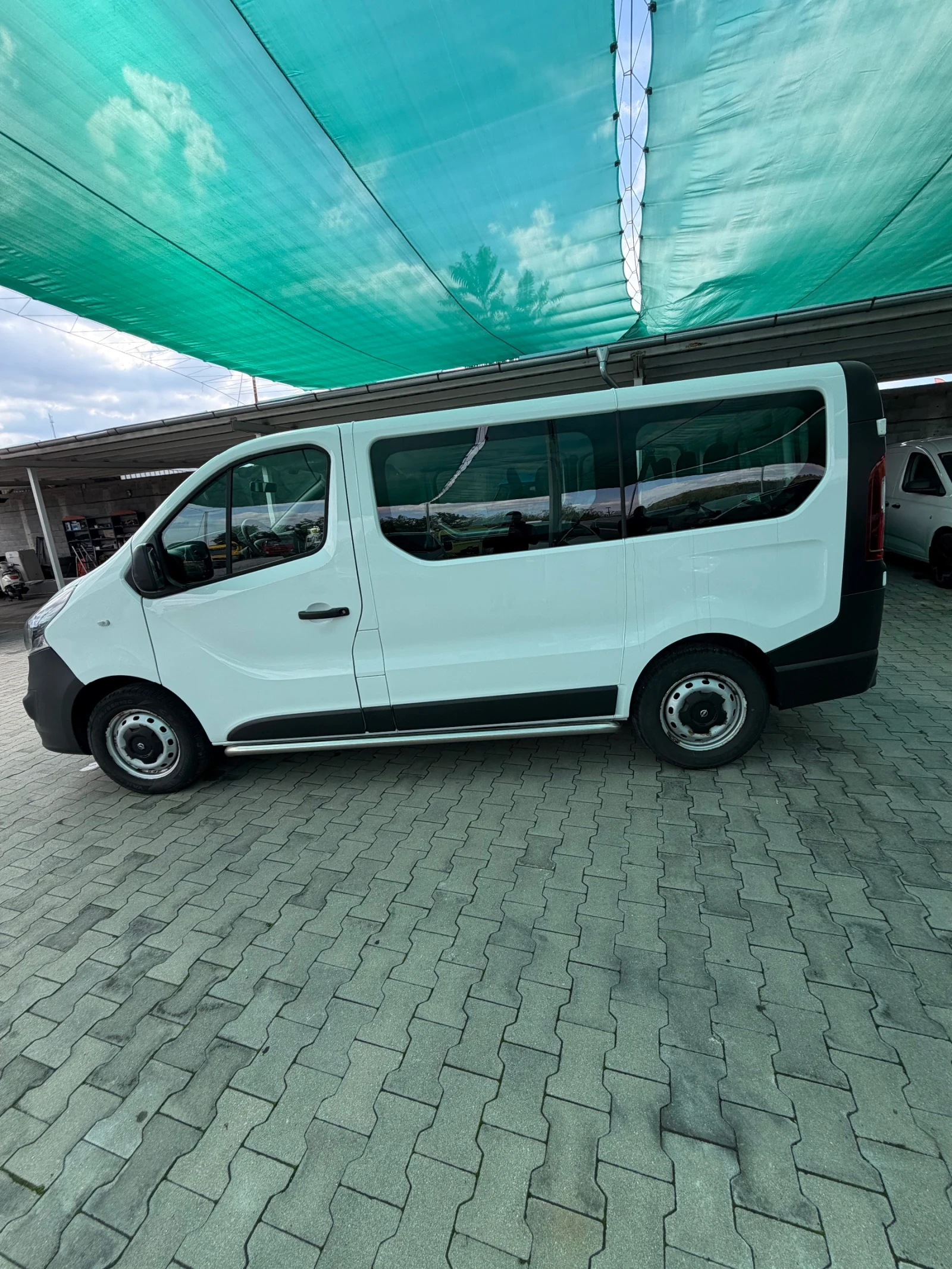 Opel Vivaro 1.6 CDTI EcoFlex 9 местен , снимка 9 - Бусове и автобуси - 56256090