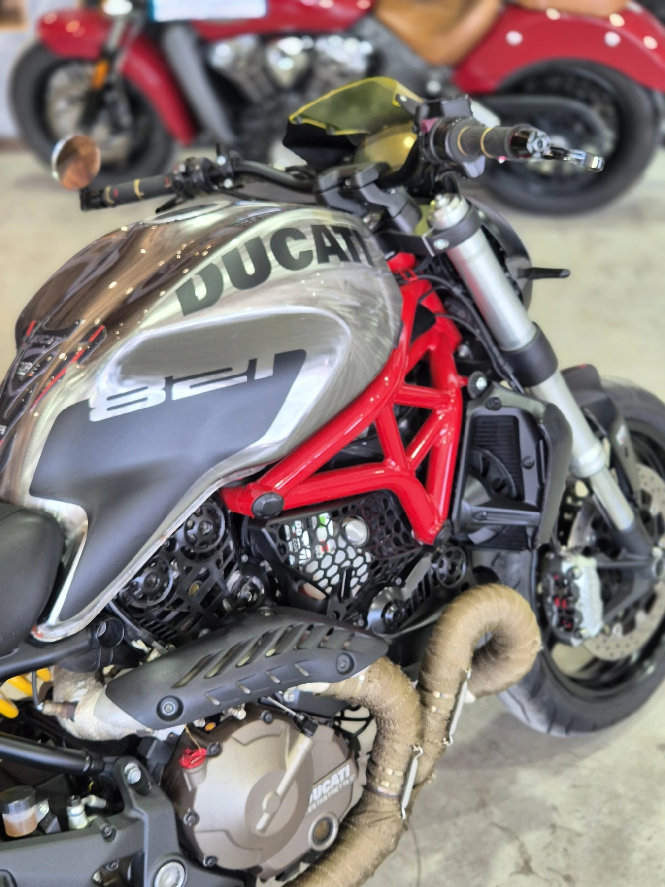 Ducati Monster 821 ABS TC Нов внос от Швейцария!!!, снимка 11 - Мотоциклети и мототехника - 55443791