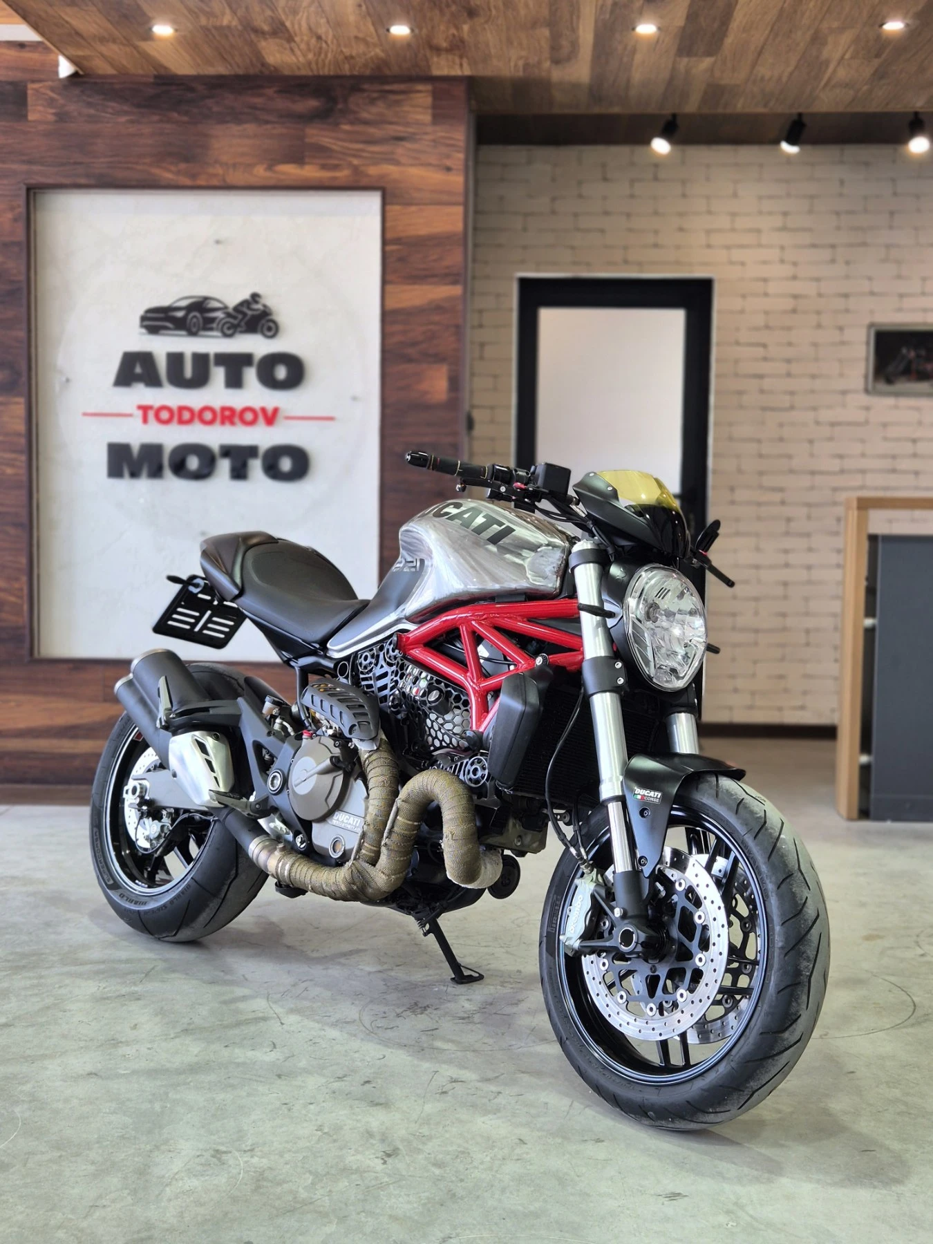 Ducati Monster 821 ABS TC Нов внос от Швейцария!!!