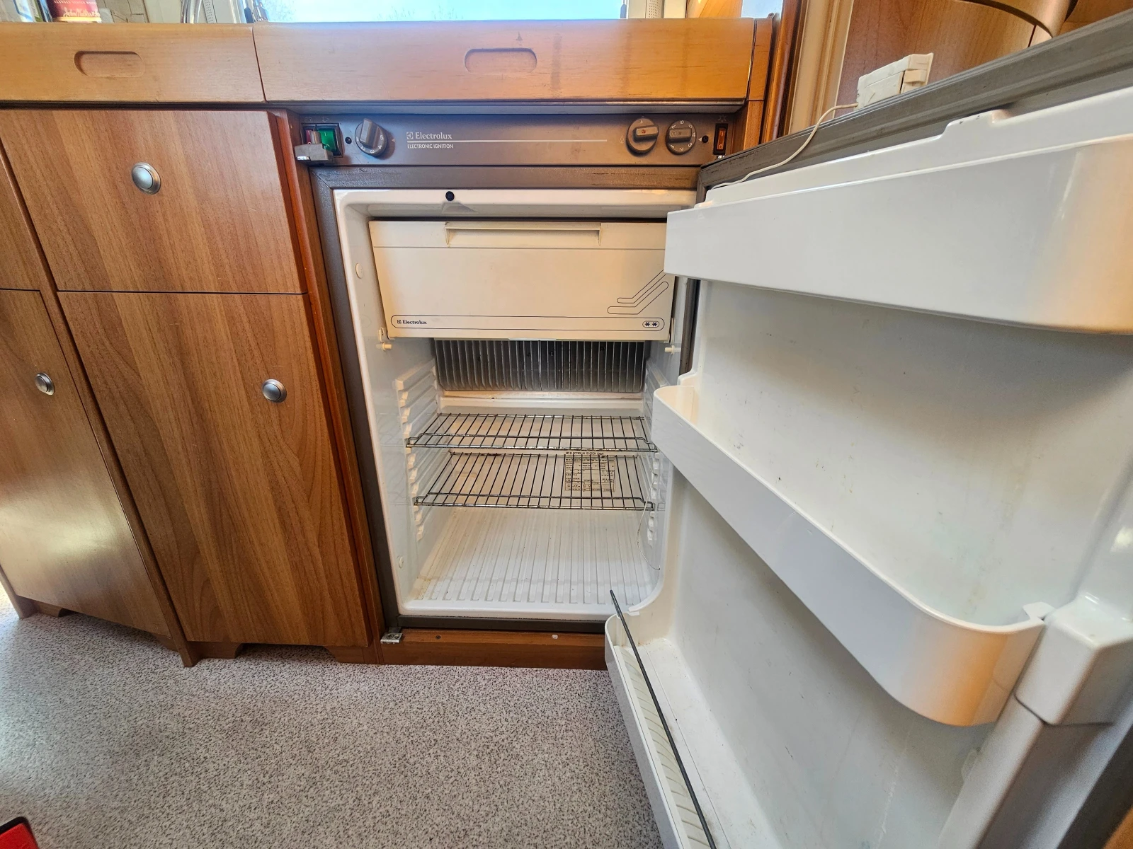 ������ Knaus Travel Liner, Alde, 3500kg, LiFePo4-200Ah | Mobile.bg � ����������� 14