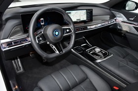 BMW i7 M70/ xDrive/ THEATRE SCREEN/ CARBON/ B&W/ PANO/ , снимка 10 - Автомобили и джипове - 45339006