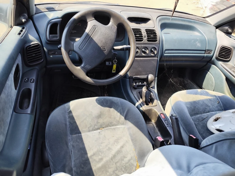 Renault Laguna 1.8, снимка 5 - Автомобили и джипове - 46949945