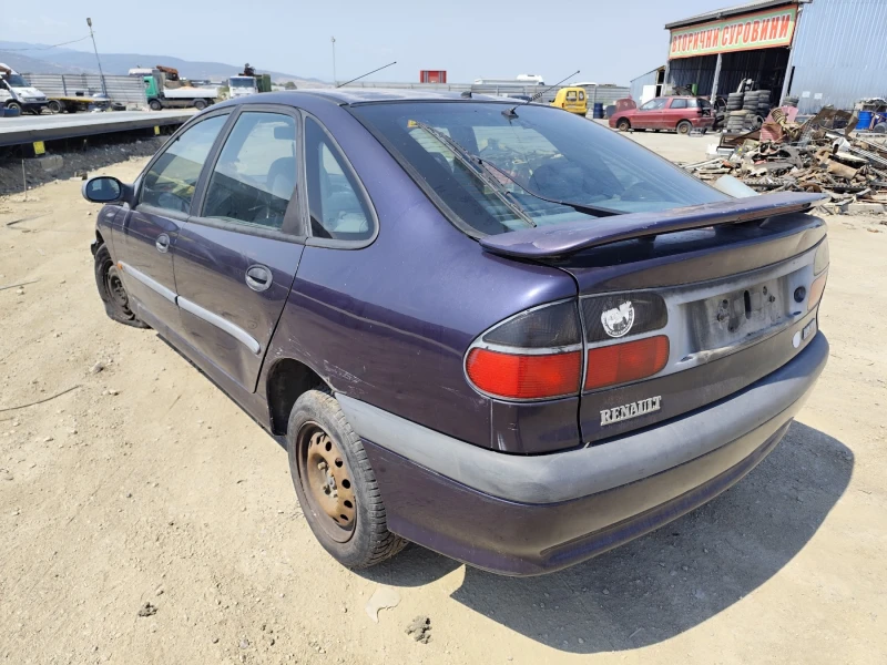 Renault Laguna 1.8, снимка 4 - Автомобили и джипове - 46949945