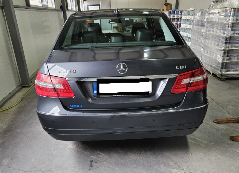 Mercedes-Benz E 220, снимка 4 - Автомобили и джипове - 48237109