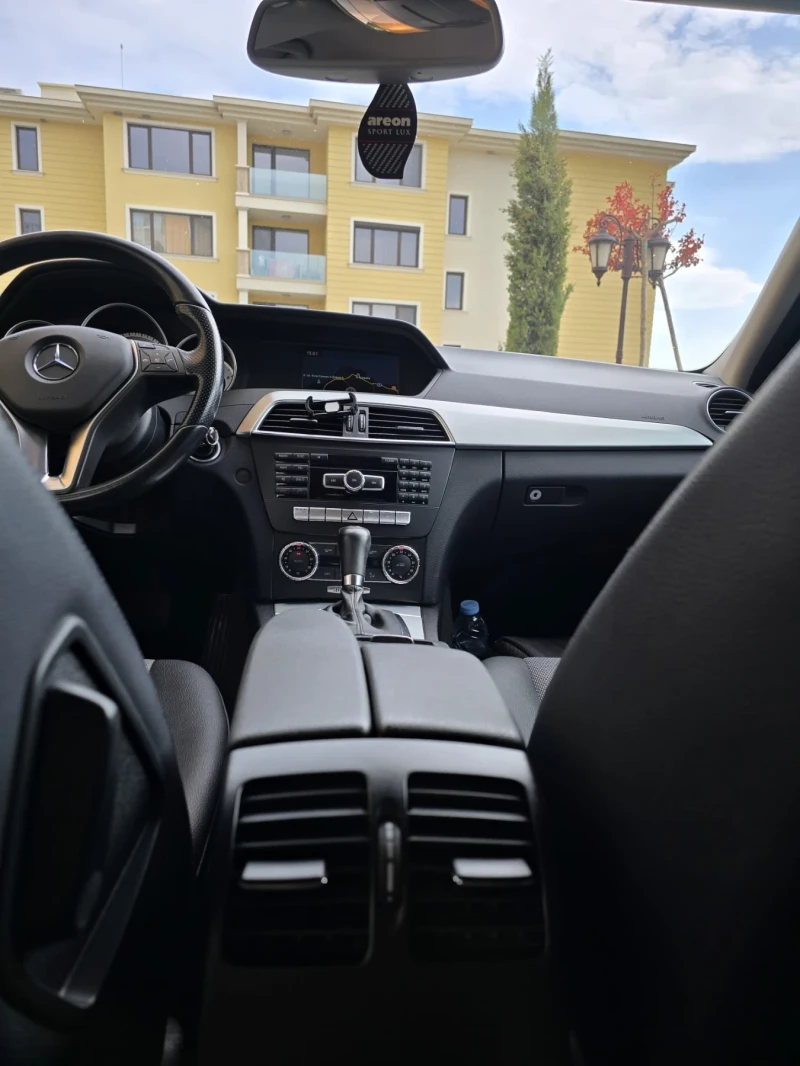 Mercedes-Benz C 180, снимка 16 - Автомобили и джипове - 52316485