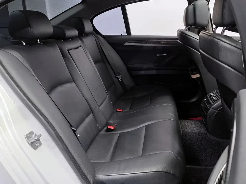 BMW 520, снимка 12 - Автомобили и джипове - 54592015