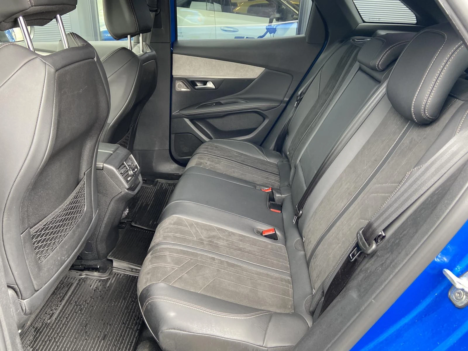 Peugeot 3008 GT PACK 1.2 PureTech 130 S&S EAT8 EURO 6 - изображение 10