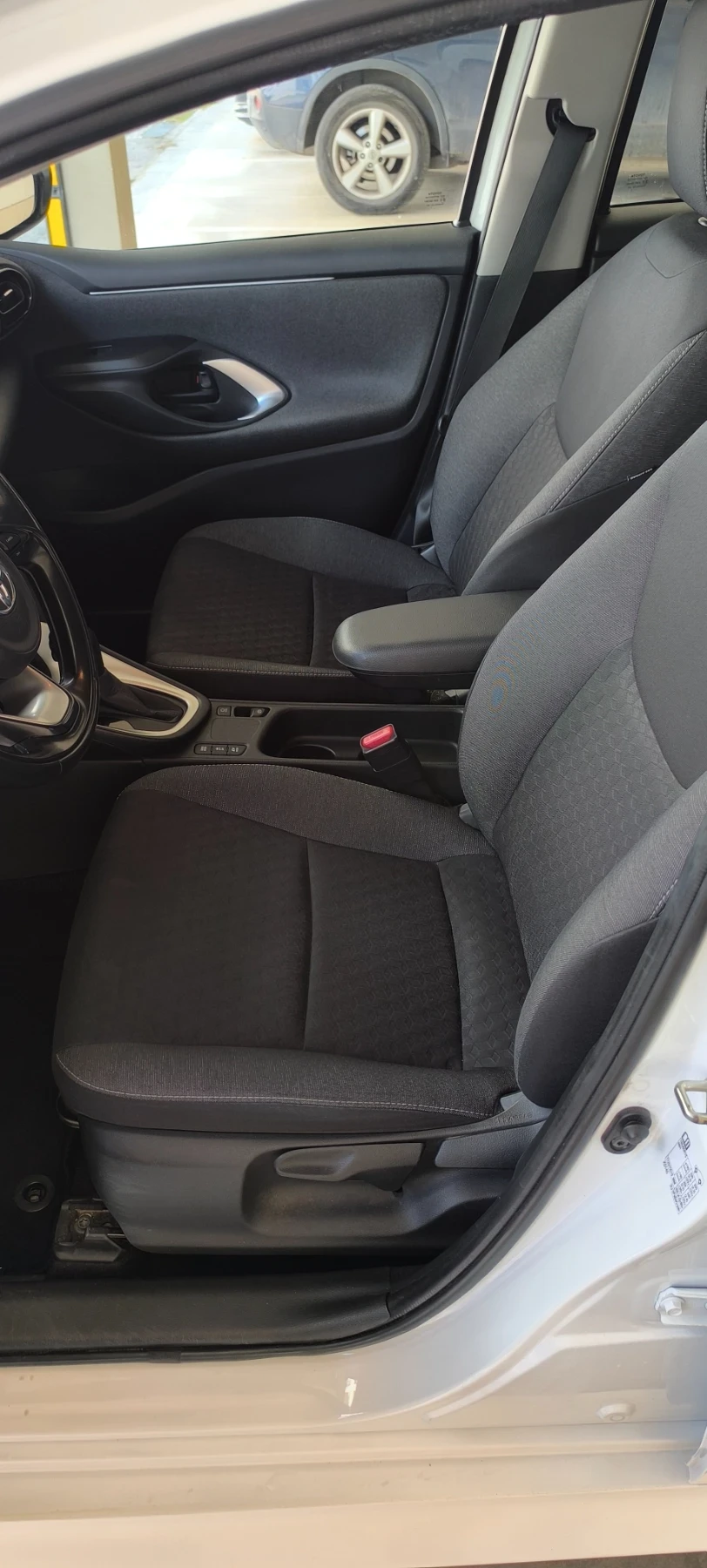 Toyota Yaris Hybrid от Бг - гаранционен - изображение 8