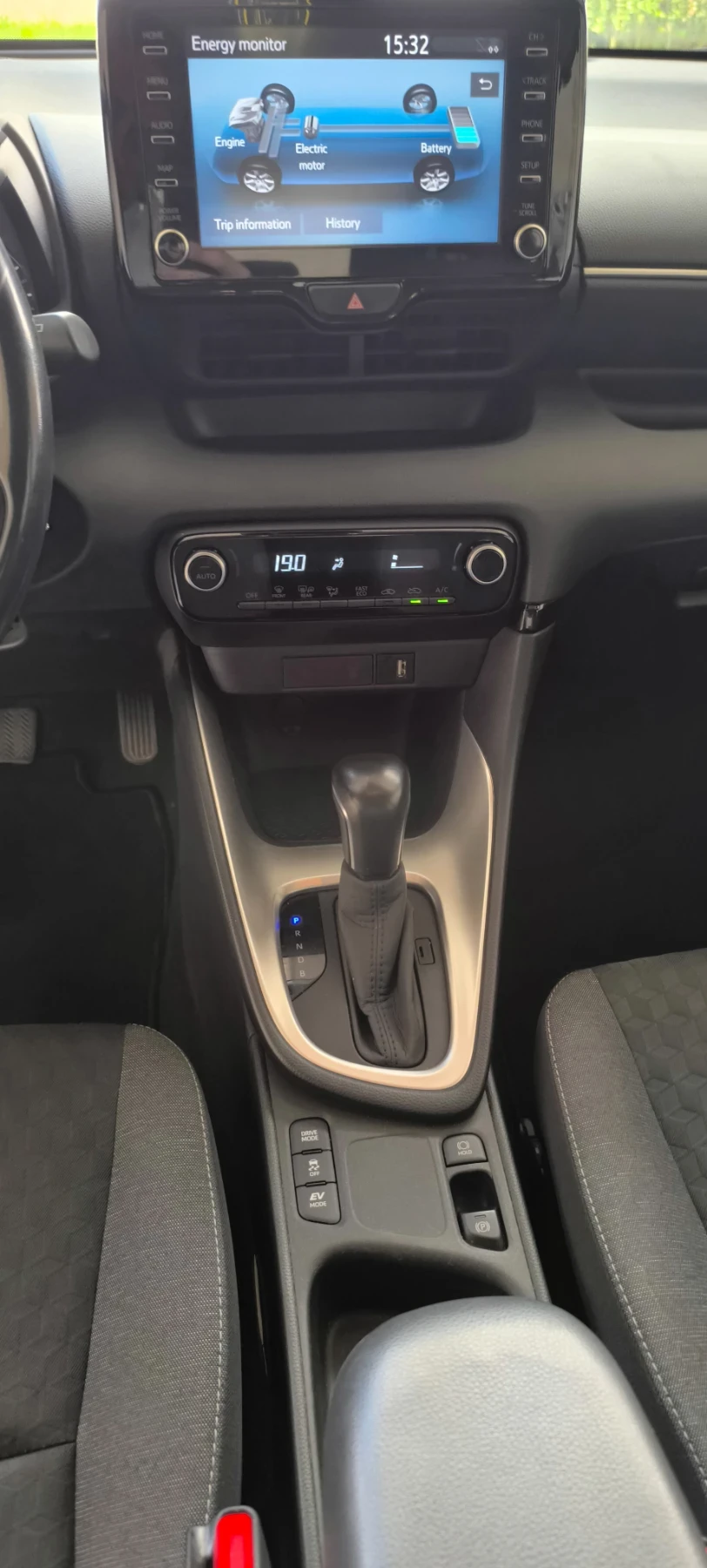 Toyota Yaris Hybrid от Бг - гаранционен - изображение 6