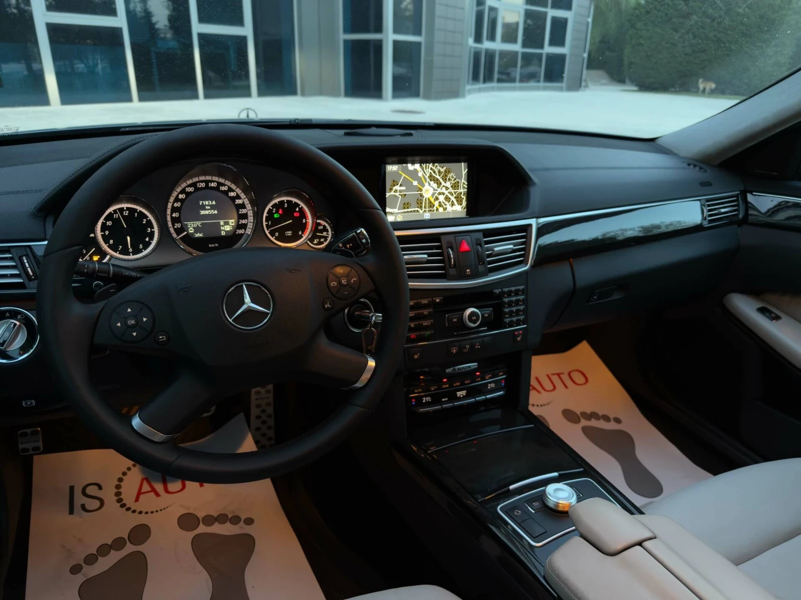 Mercedes-Benz E 350 AMG/4Matic/Ambient/Harman Kardon// | Mobile.bg   10