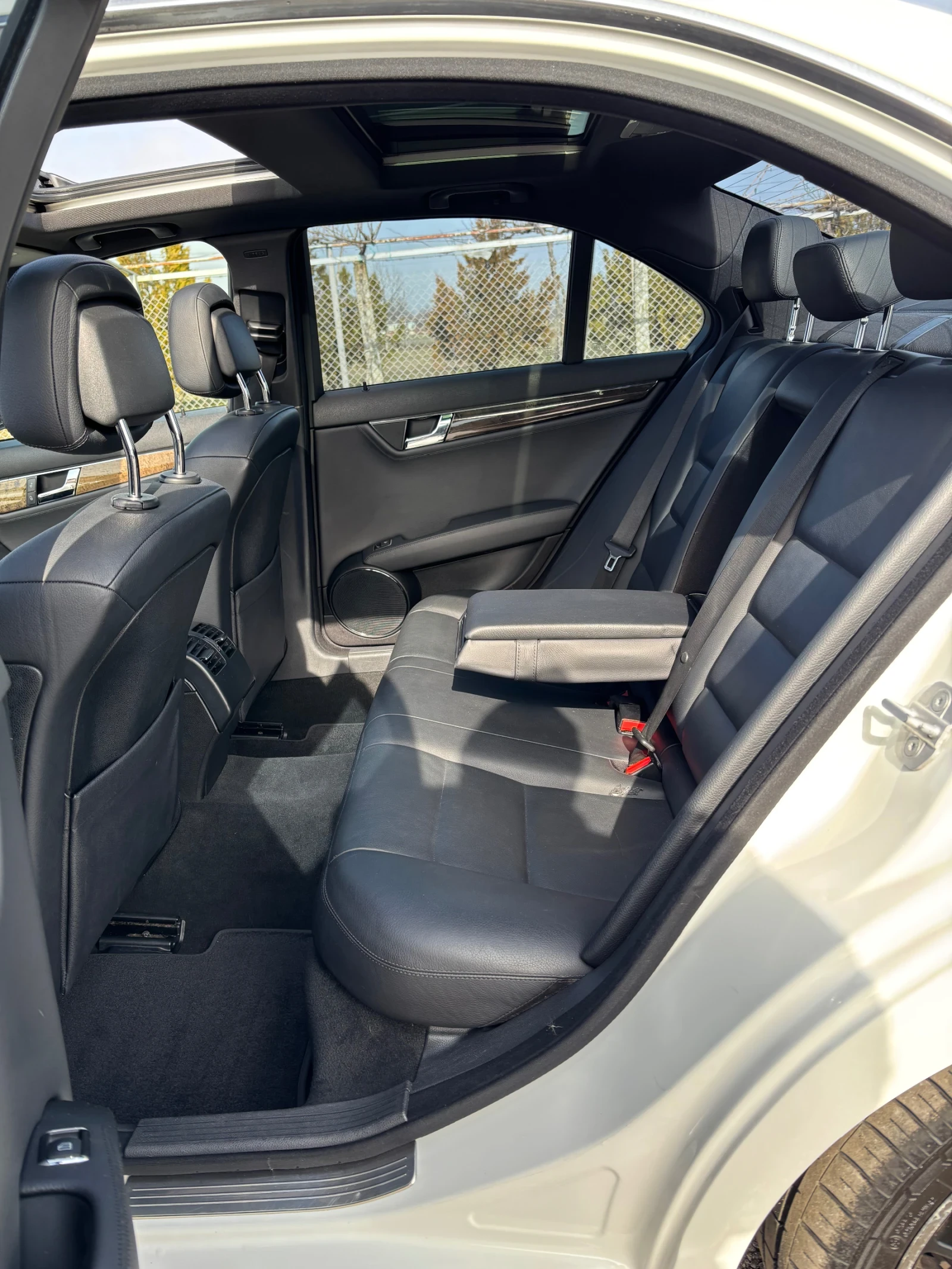 Mercedes-Benz C 320 AMG Панорама, снимка 10 - Автомобили и джипове - 53707631