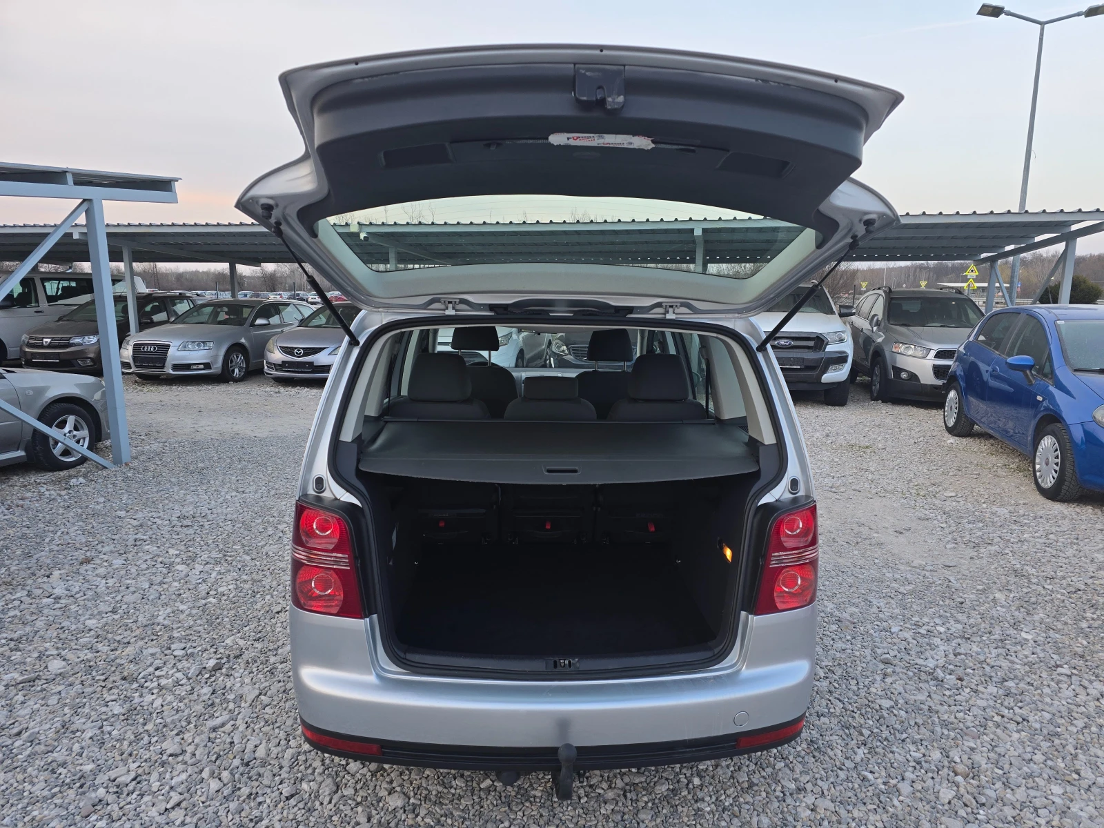 VW Touran 1.9TDI 90KS, снимка 15 - Автомобили и джипове - 53894190