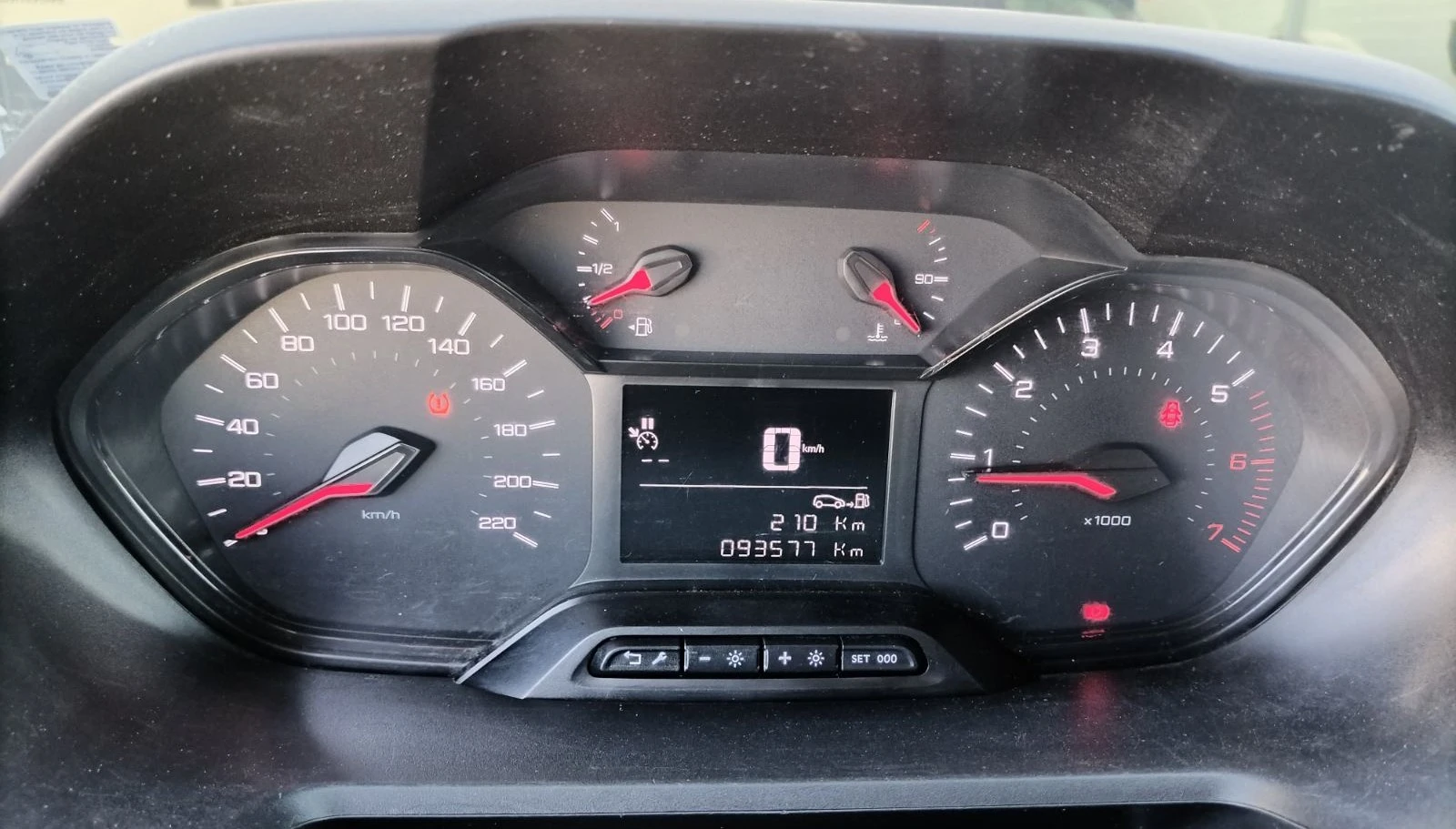 Peugeot Partner 1.5HDI/102к.с., снимка 11 - Автомобили и джипове - 54628890