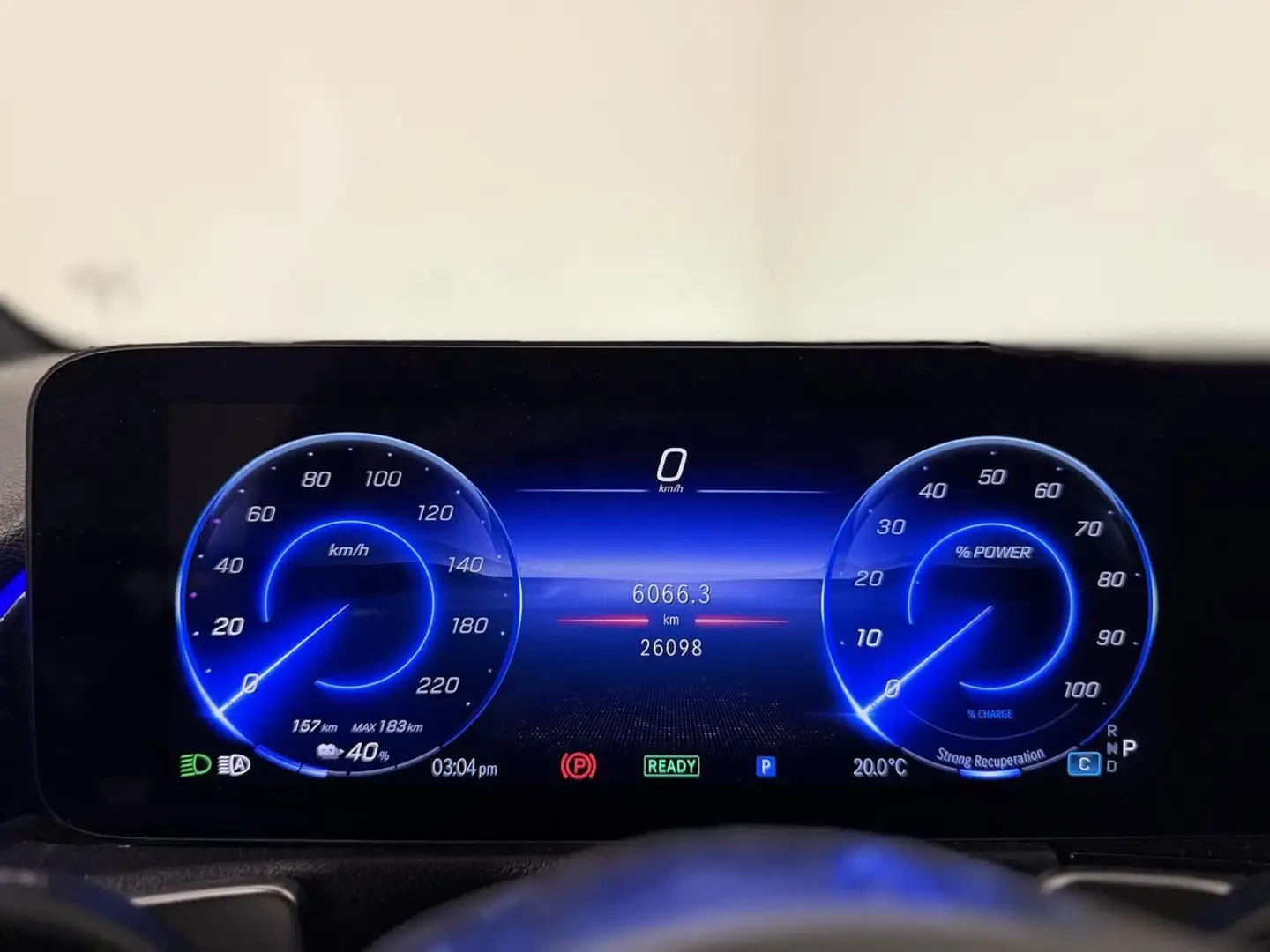 Mercedes-Benz EQB * pano* 4x4* carplay* камера* подгрев* ЛИЗИНГ* , снимка 14 - Автомобили и джипове - 56069351