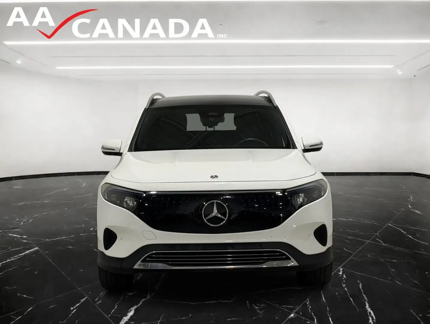 Mercedes-Benz EQB * pano* 4x4* carplay* камера* подгрев* ЛИЗИНГ* , снимка 2 - Автомобили и джипове - 56069351