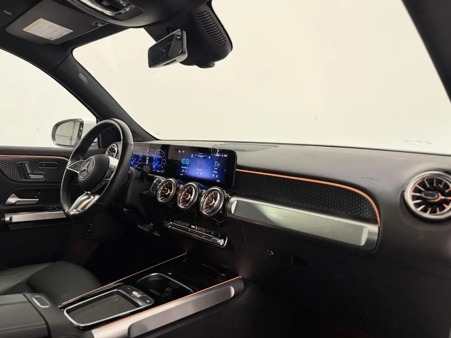 Mercedes-Benz EQB * pano* 4x4* carplay* камера* подгрев* ЛИЗИНГ* , снимка 12 - Автомобили и джипове - 56069351