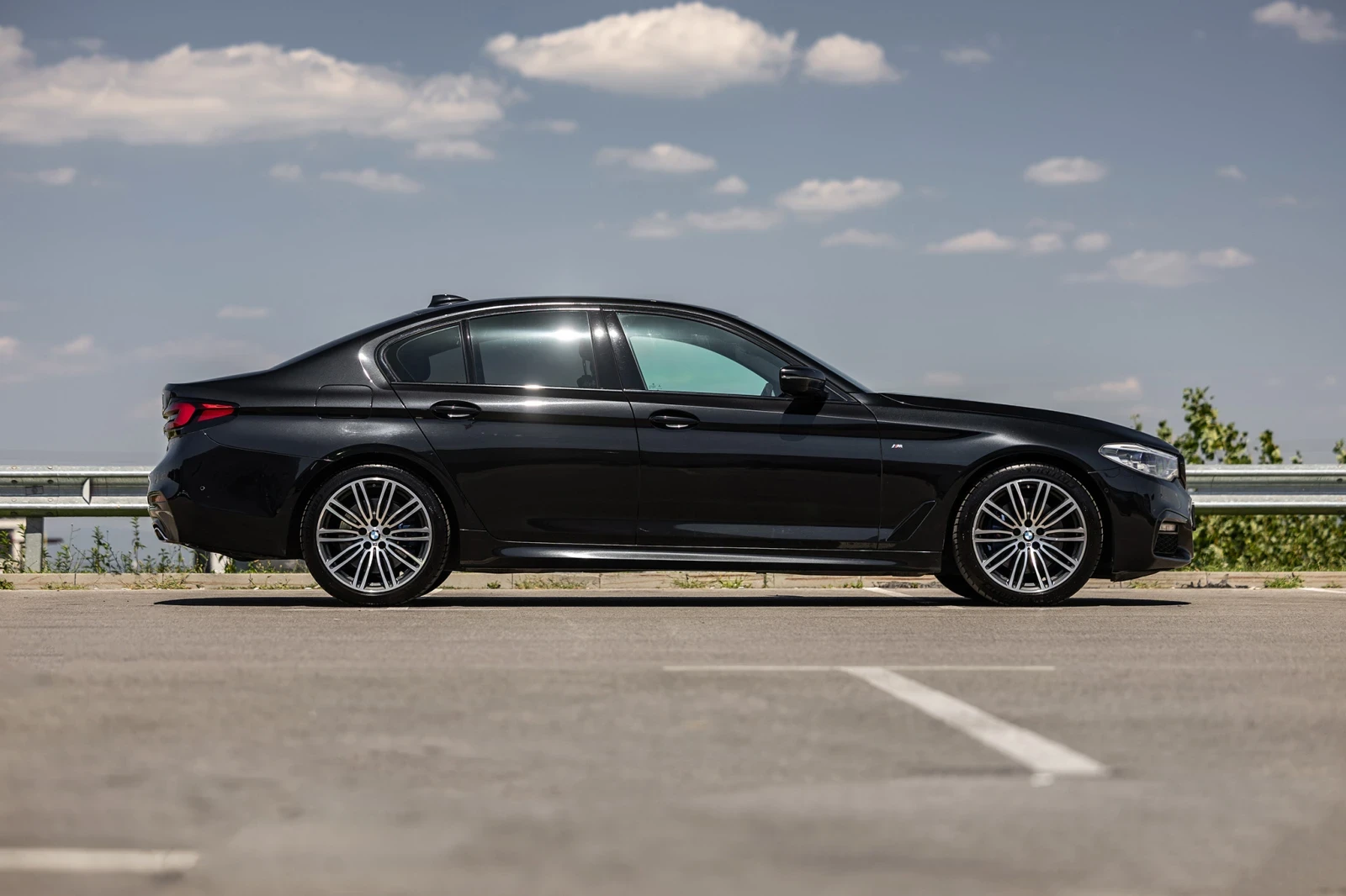 BMW 530 Xdrive Msport , снимка 2 - Автомобили и джипове - 56277944