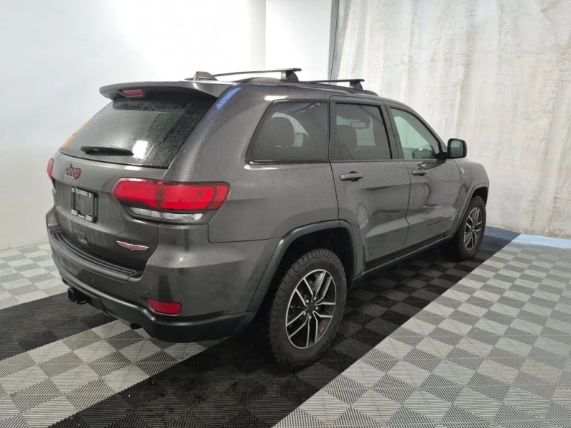 Jeep Grand cherokee 2020 TRAILHAWK * CARFAX * БЕЗ ПЪРВОНАЧАЛНА ВНОСКА, снимка 3 - Автомобили и джипове - 52771409
