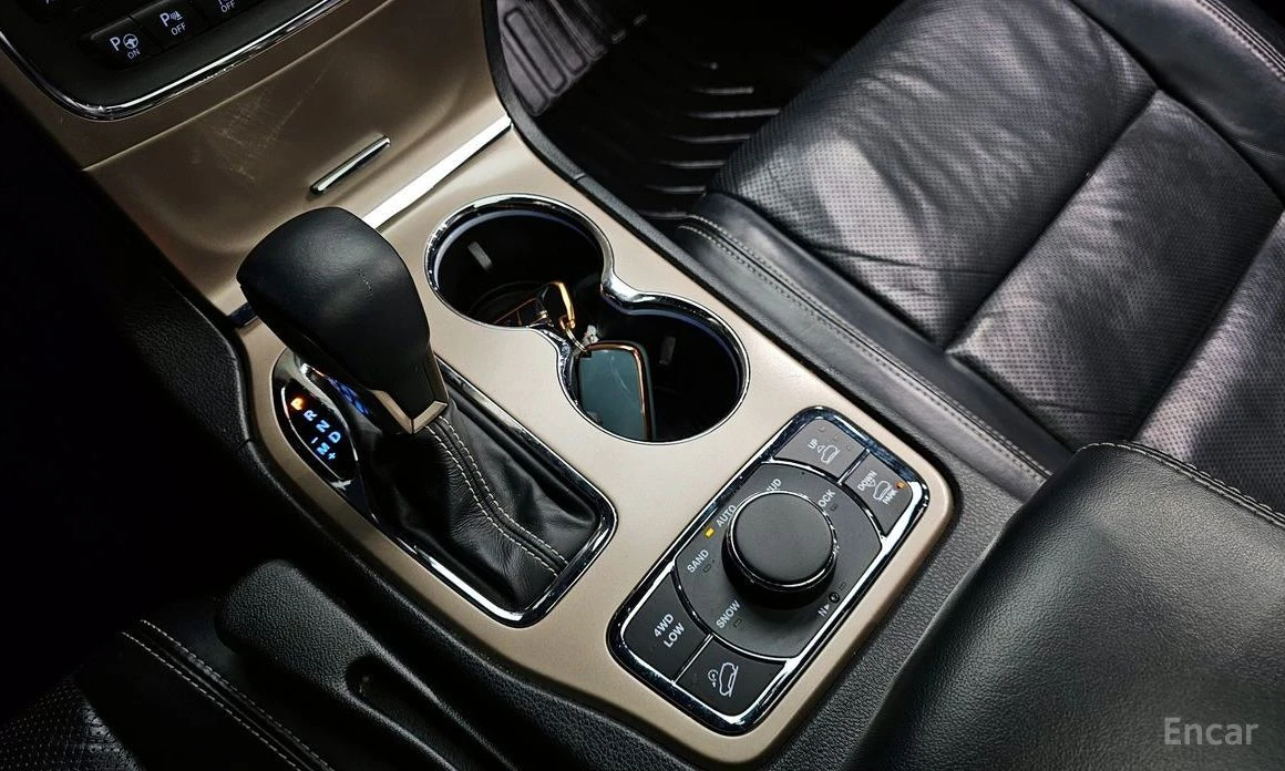 Jeep Grand cherokee, снимка 9 - Автомобили и джипове - 54133563