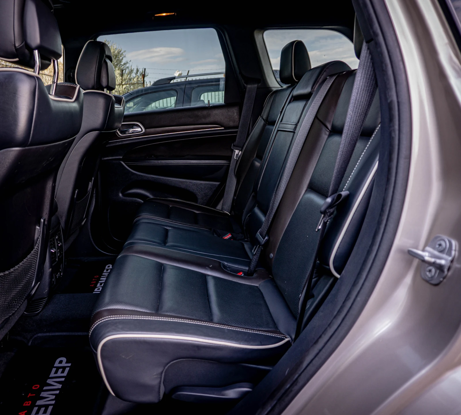 Jeep Grand cherokee OVERLAND-6 МЕСЕЦА ГАРАНЦИЯ-РЕАЛНИ КИЛОМЕТРИ-ТОП, снимка 12 - Автомобили и джипове - 54137815