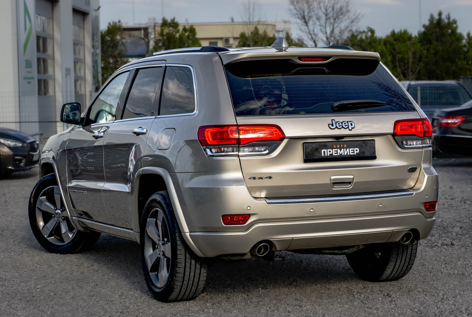 Jeep Grand cherokee OVERLAND-6 МЕСЕЦА ГАРАНЦИЯ-РЕАЛНИ КИЛОМЕТРИ-ТОП, снимка 6 - Автомобили и джипове - 54137815